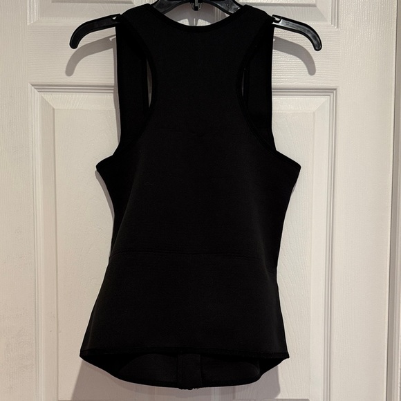 Black Women’s Sports Workout Vest - Picture 5 of 12